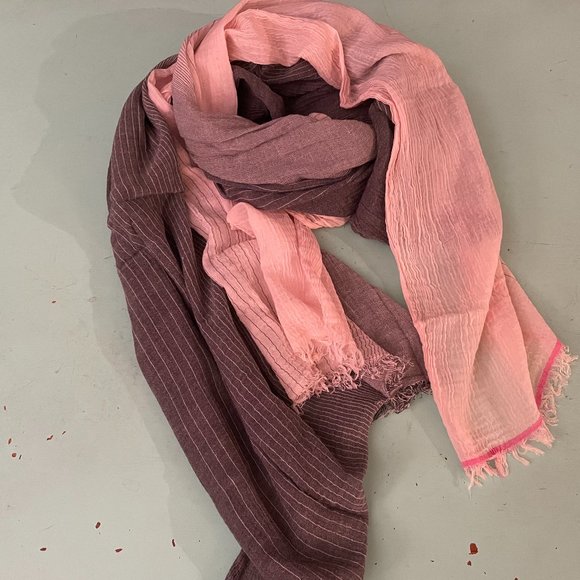Lululemon Lightweight Layering Gray/Pink Scarf / Wrap - Picture 4 of 4